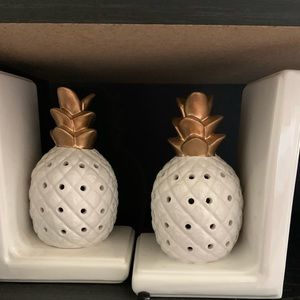 Ceramic pineapple bookends